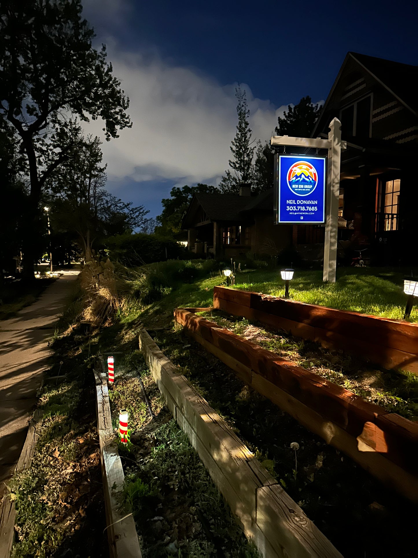 Classic Solar Sign (24"x30")