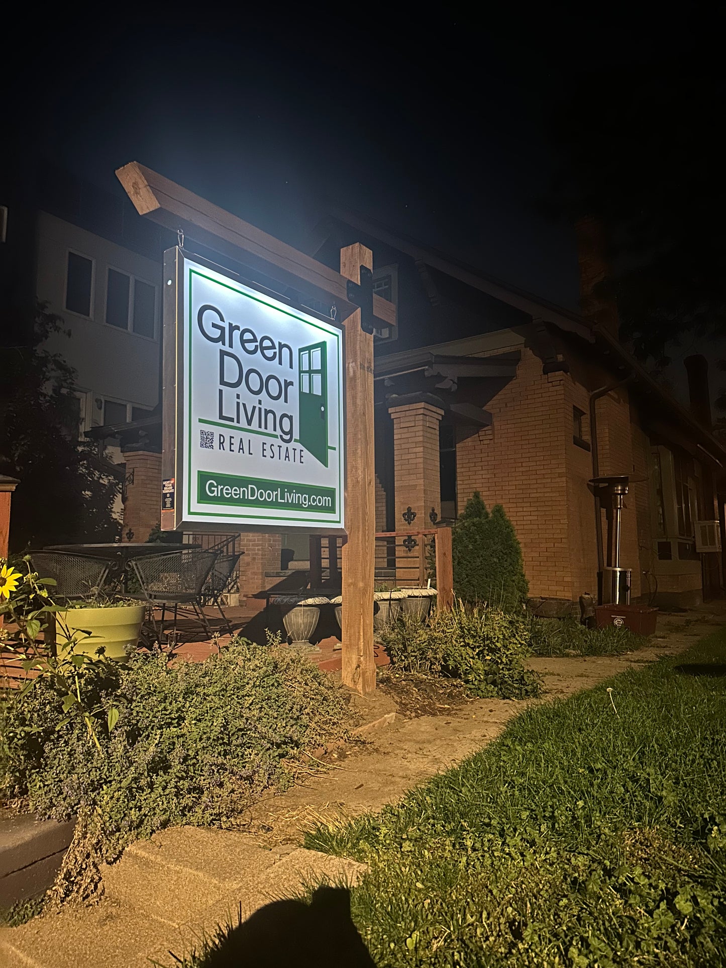 Commercial Solar Sign (48"x48")